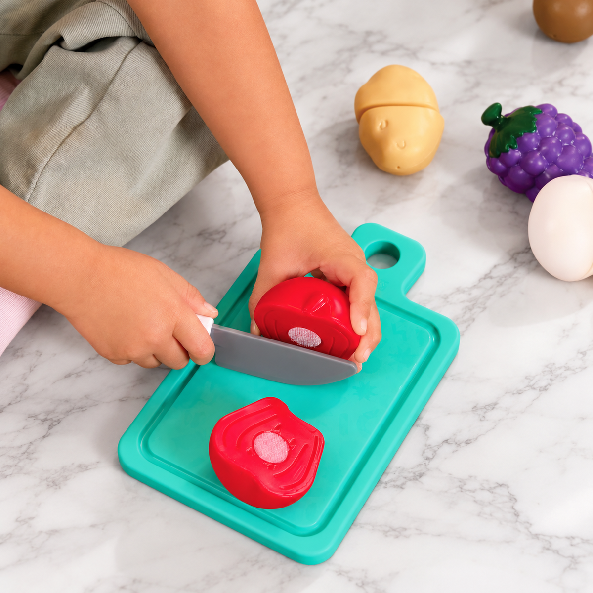 Battat Market Chop & Prep Plastic Set with Multicolor Play Food Board and Knife, Toddler and Preschool Toys